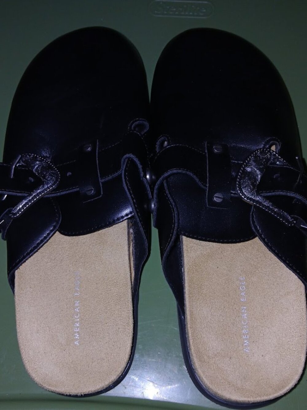 American Eagle Flip flops